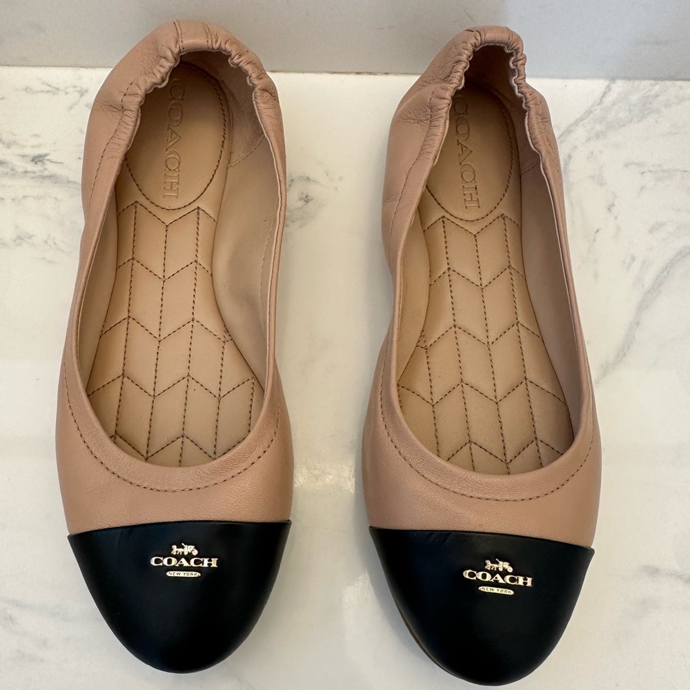 Coach ballet flats in near perfect condition! So cute and classic !